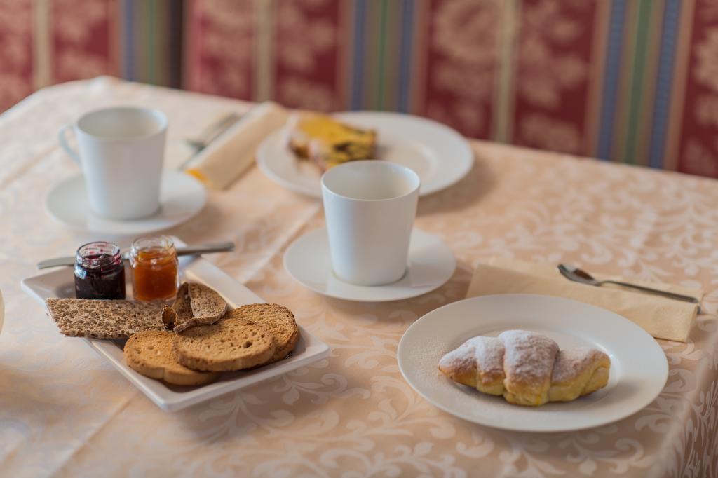 Hotel Garni Hochgruber Brunico Dış mekan fotoğraf